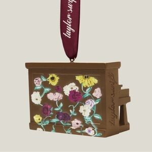 Taylor Swift Surprised Song Piano Ornament